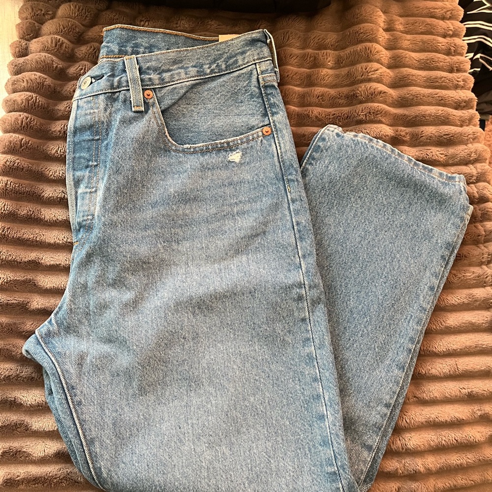 NWT Levi’s original cropped jeans- Size 31x26